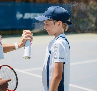 stage tennis enfant été chaleur