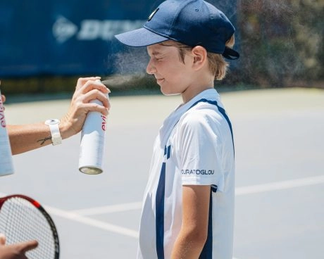 stage tennis enfant été chaleur