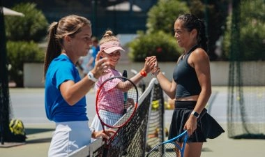 check des mains au filet stage tennis fille ado