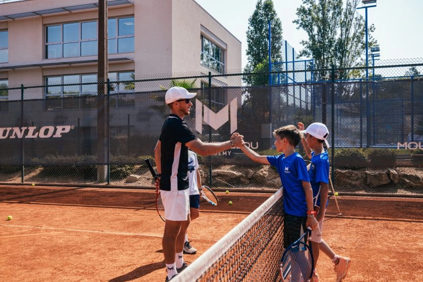 settimana di gare intensive di tennis per adolescenti
