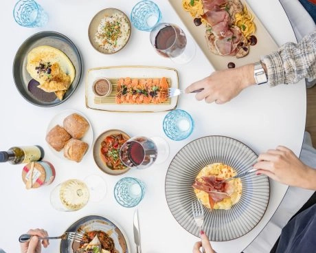 plein de plats au restaurant