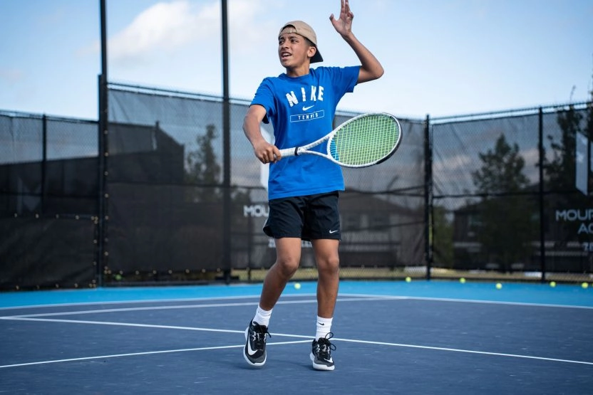 Young tennis player practicing a forehand at the Mouratoglou Academy