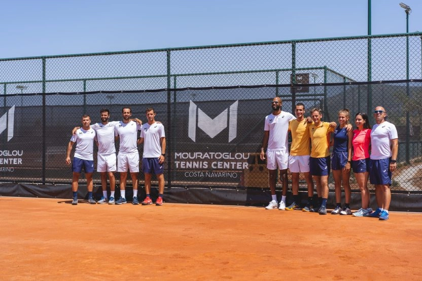 Mouratoglou coaches group photo on clay