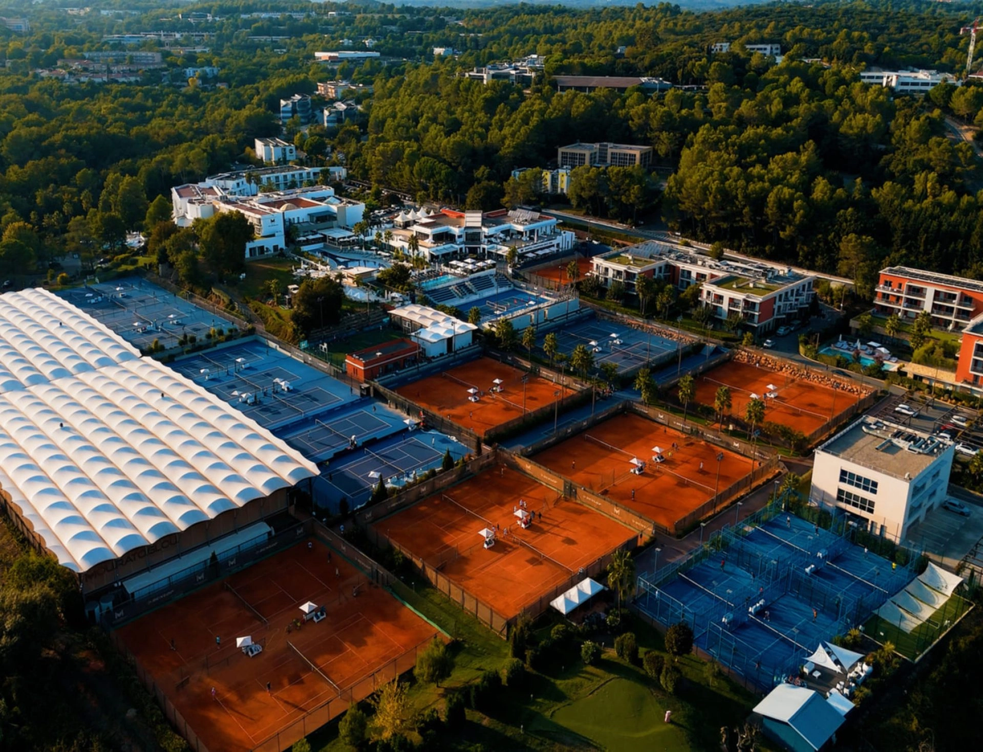 Complexe mouratoglou vue drône