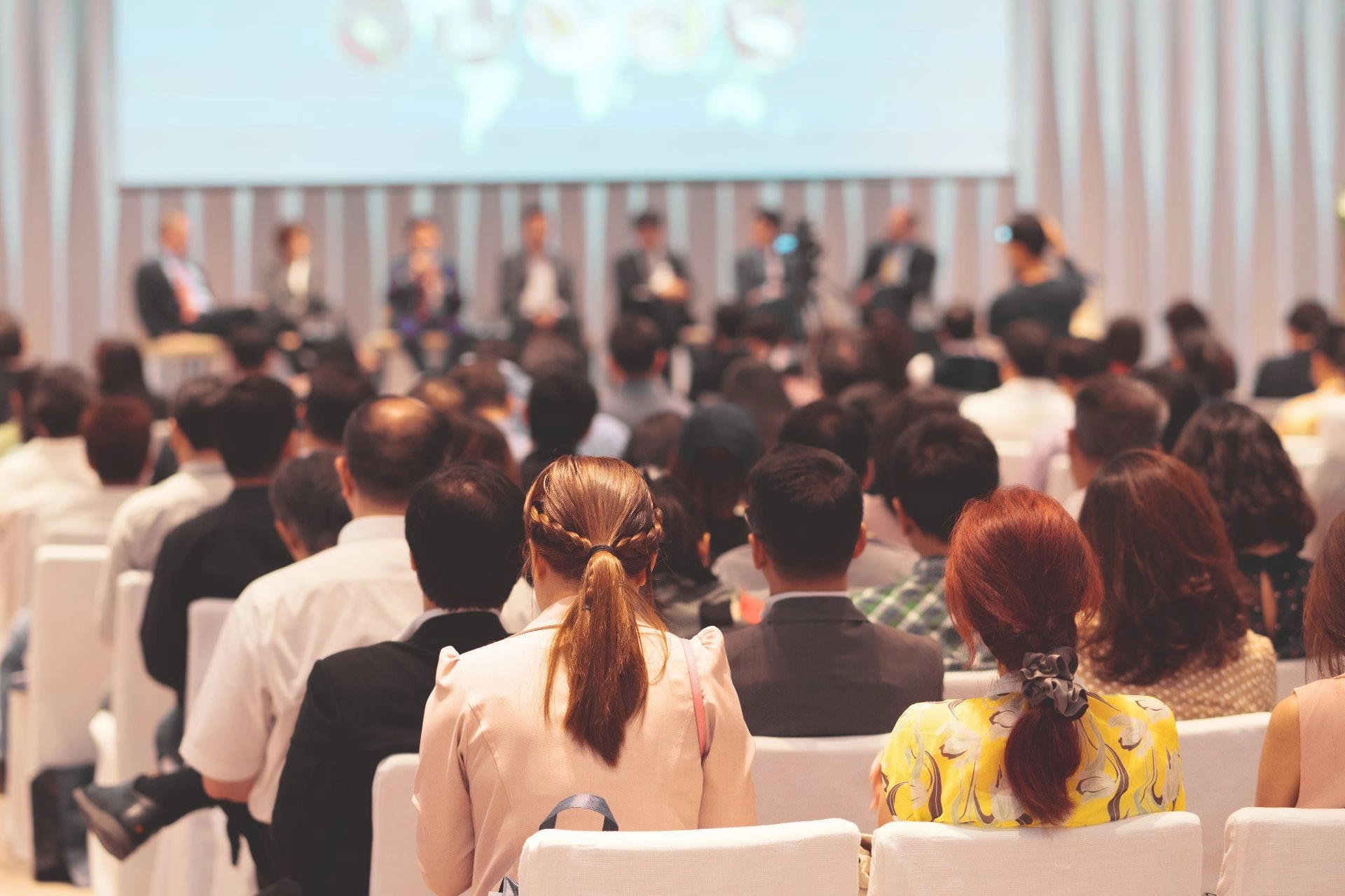 Audience attending a tennis-related conference or event organized by Mouratoglou Tennis Center.